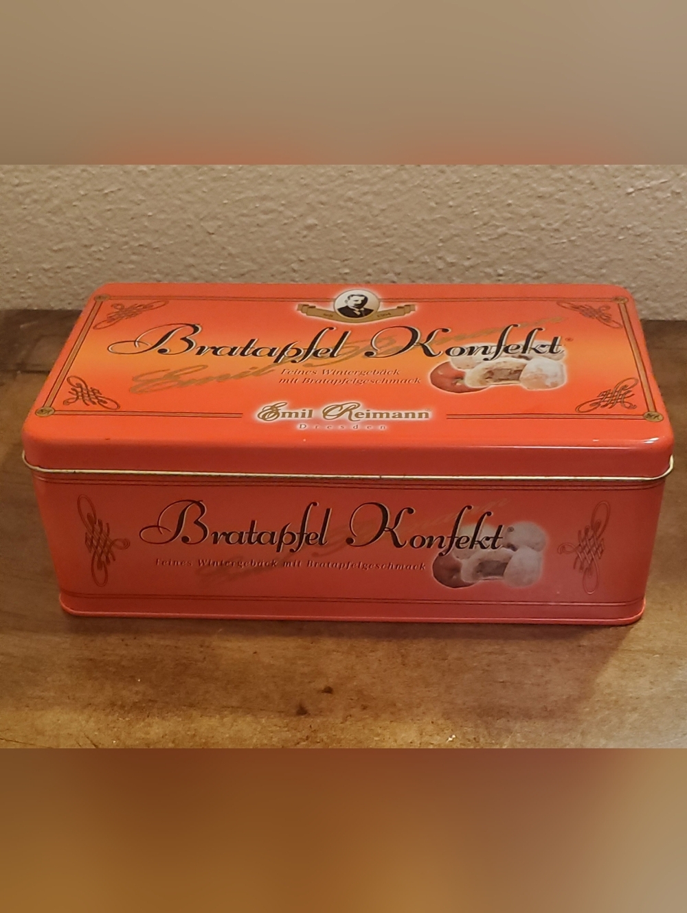 Emil Reimann Bratapfel Konfekt "Empty" Tin. Collectible  Item.